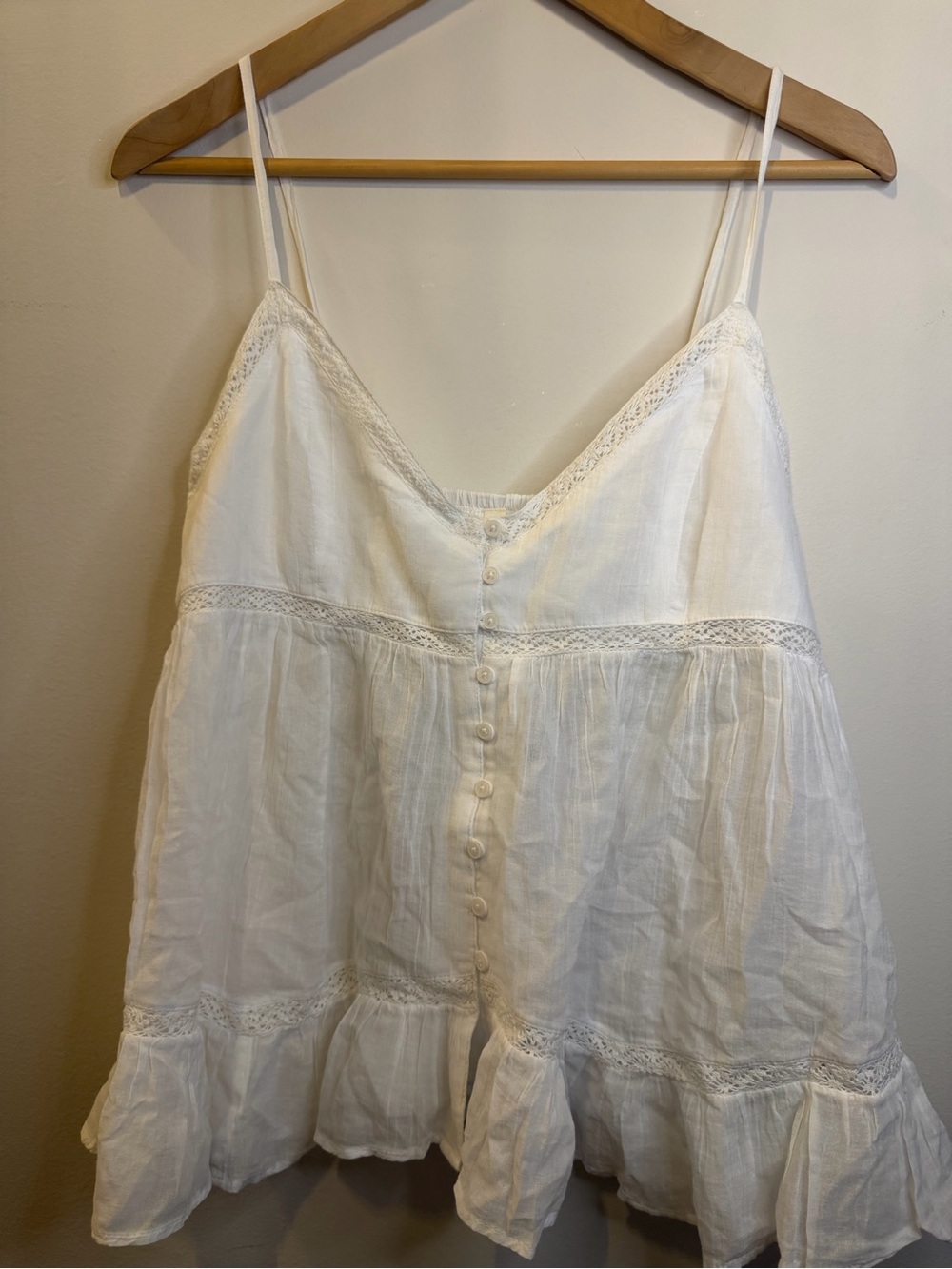 NWT- boho American Eagle Outfitters White Lace-Trim Button-Front Camisole